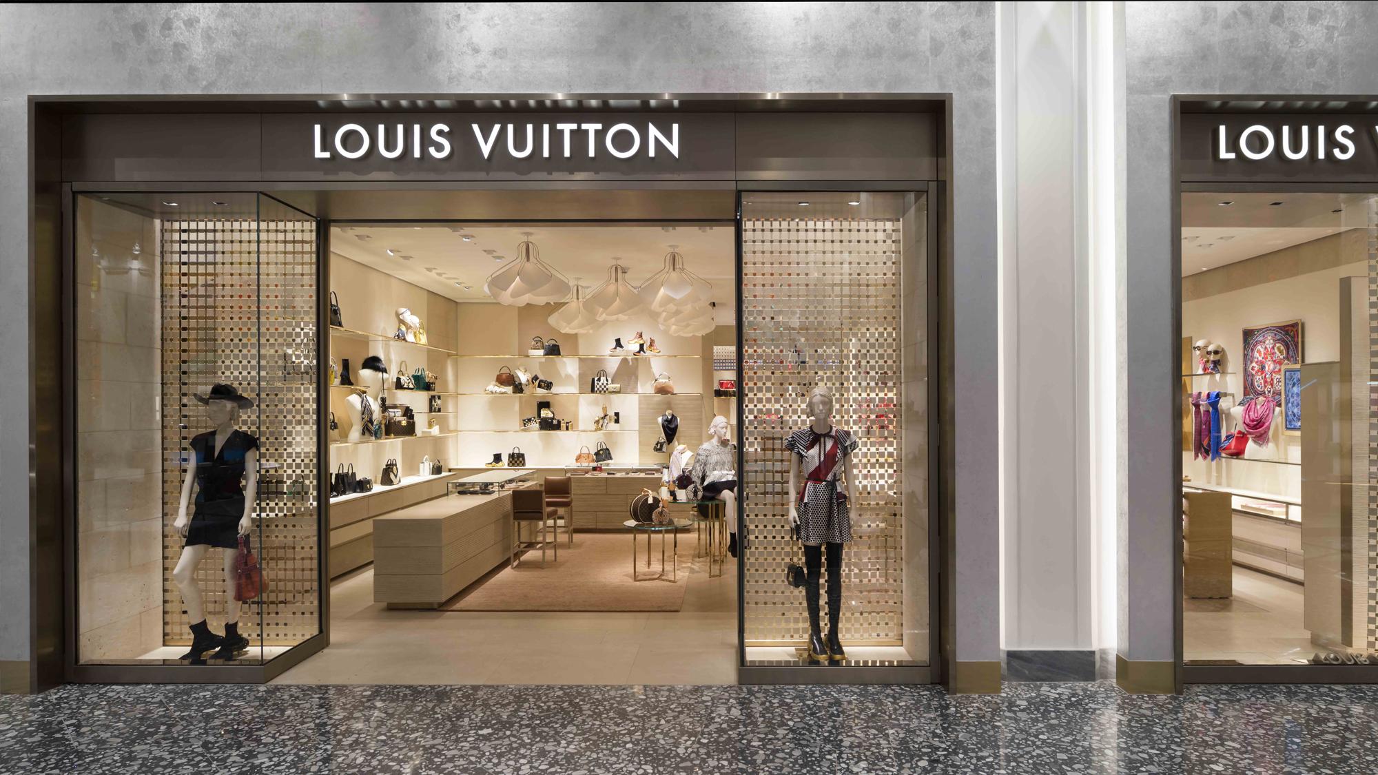 Louis Vuitton New York Saks Fifth Ave アメリカ合衆国｜ルイ 